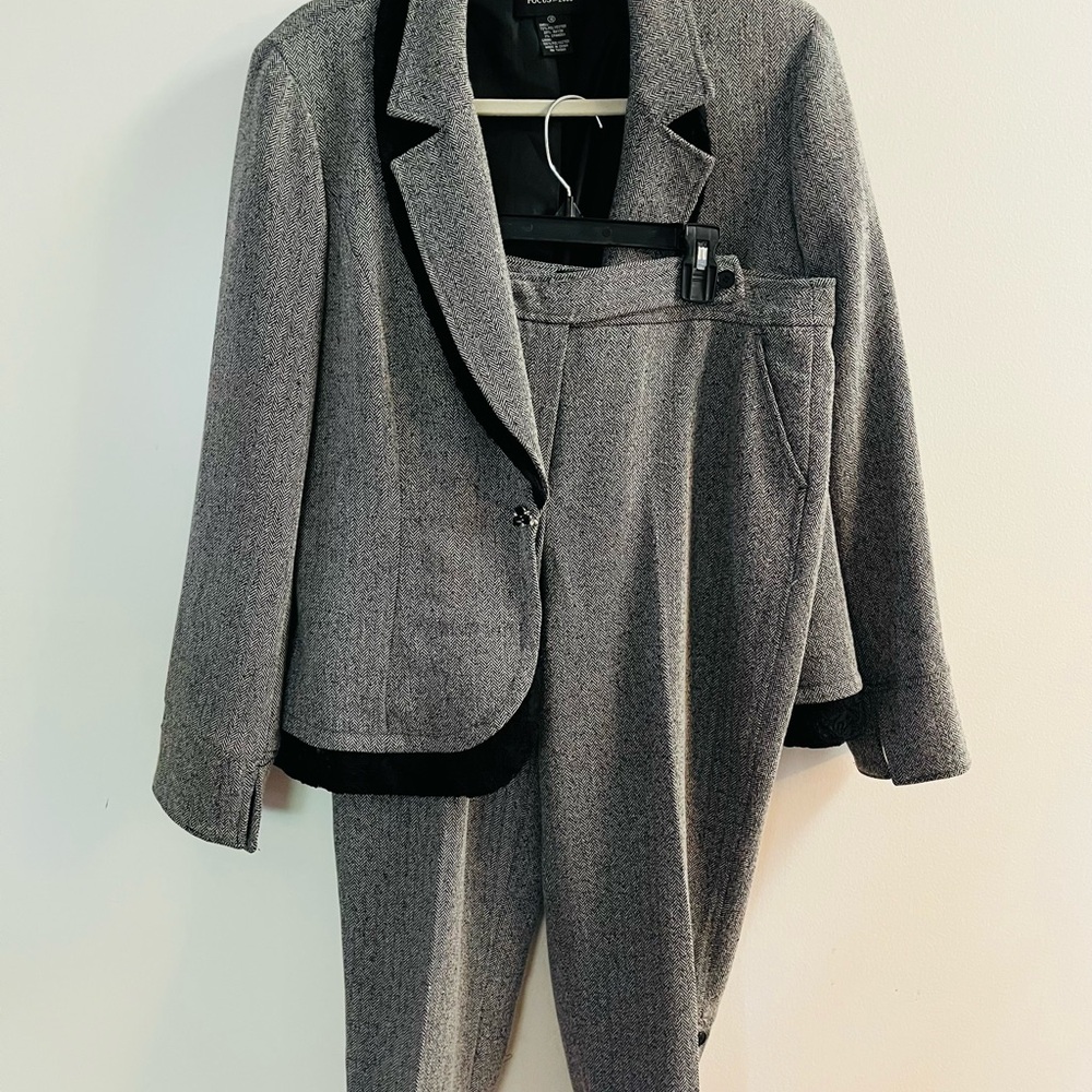 Focus 2000 Herringbone Blazer